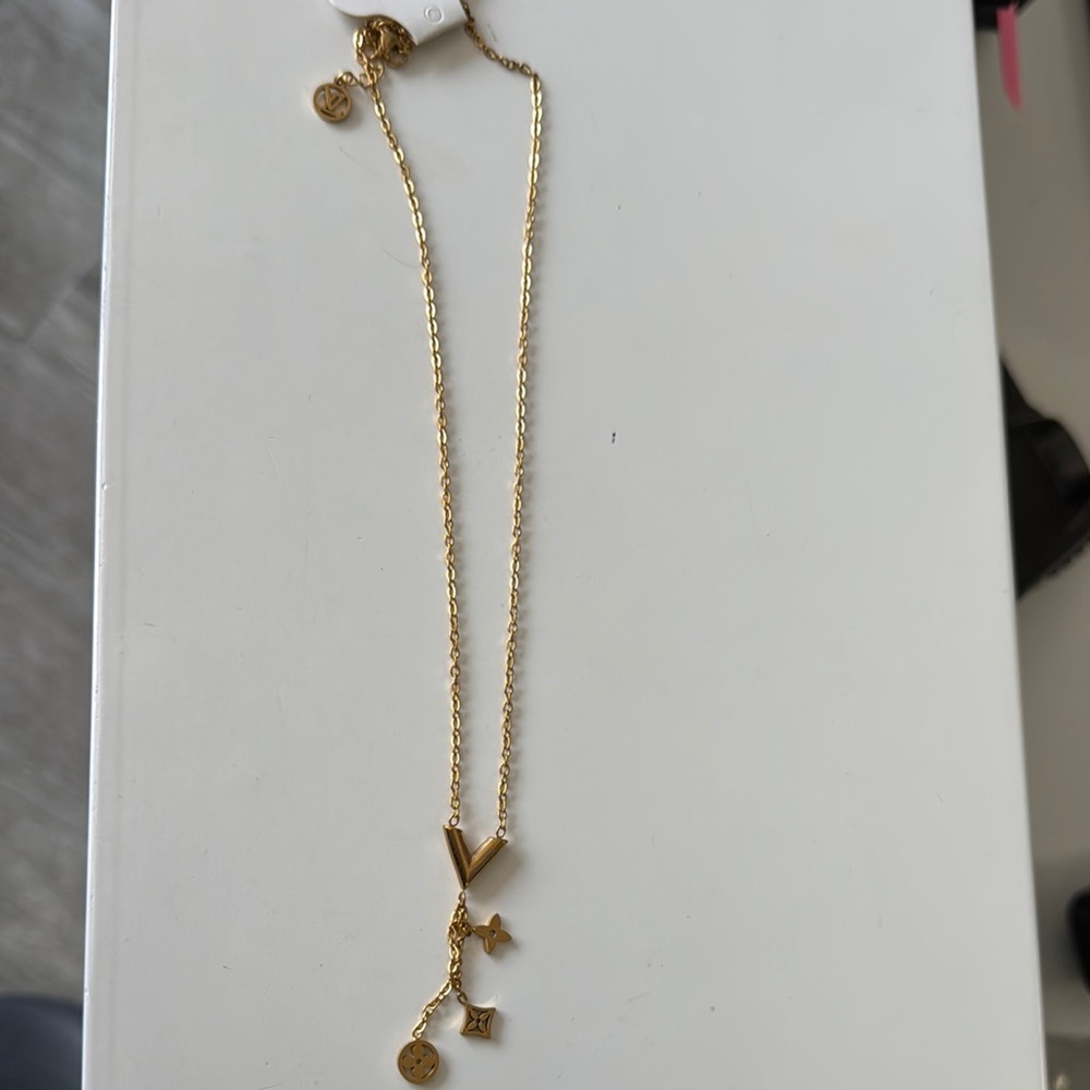 Gold Pendant Necklace